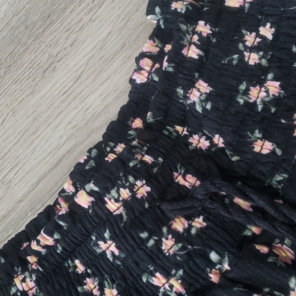 Shorts - Picture 3 of 3